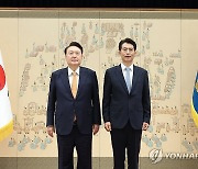 윤석열 대통령, 김필우 주요르단대사 신임장 수여