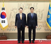 윤석열 대통령, 원도연 주우즈베키스탄대사 신임장 수여