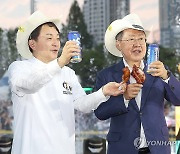 '치맥' 건배하는 원희룡 후보와 홍준표 대구시장