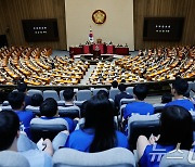 해병대원 특검법 필리버스터…與 "위헌성 짙어" vs  野 "외압 의혹 규명"