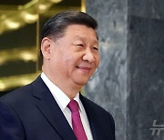 밝은 표정으로 푸틴과 회담 도착하는 시진핑 주석