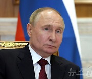 토카예프 카자흐 대통령과 회담하는 푸틴 대통령