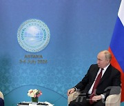 회담하는 푸틴과 오흐나 후렐수흐 몽골 대통령