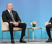 알리예프 아제르 대통령과 회담하는 푸틴 대통령