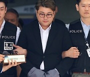 '윤석열 검찰총장 대행' 김호중 변호인…첫 공판 일주일 앞두고 사임