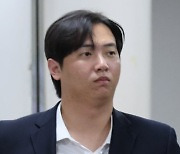 임혜동, 김하성과 몸싸움 뒤 4억 뜯어낸 혐의…구속영장 또 기각