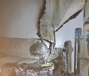 청주 아파트서 불…일가족 3명 연기 흡입
