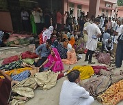 인도 종교행사서 압사사고… 최소 116명 사망