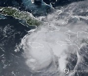 강력한 허리케인 베릴, 카리브해·베네수 강타…최소 7명 사망
