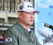 해상초계기 P-8A 국내 인수식서 축사하는 신원식 장관