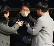 '이재명 습격범' 1심서 징역 15년…법원 "민주주의 파괴 시도"(종합)