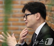 김 여사 문자 '읽씹' 이틀후…"한동훈 지지철회 시끌했던 날"