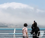 소서 앞두고 '구름 모자' 쓴 부산 영도