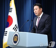 尹, 나토 정상회의 3년 연속 참석…"북러에 강력한 메시지 발신"(종합)
