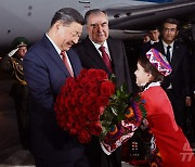 [포토]시진핑 타지크 국빈방문…두샨베 공항 환영식