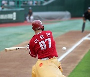 적토망아지 이승민 '힘찬 스윙'