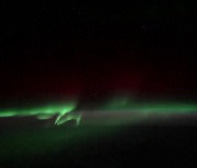 국제우주정거장에서 찍은 오로라 공개...아름다운 초록빛 향연