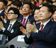 尹, 자유총연맹 기념식 참석