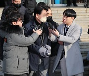 [속보]‘살인 미수’ 이재명 습격범 1심서 징역 15년