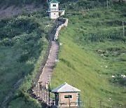 곳곳이 감시초소…'창살 없는 감옥'에 사는 접경지역 北주민 실상