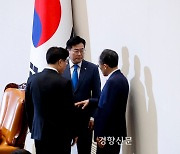 표류하는 7월 국회···교섭단체 연설도 보류, 국회 언제 정상화할까