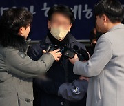 Man who stabbed DP chief Lee Jae-myung sentenced to prison
