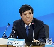 “술취한 검사가 화장실에 똥 발랐다”...루머 뿌린 이성윤, 고소당했다