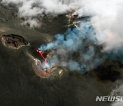 4년 만에 분화, 용암 분출하는 에트나 화산