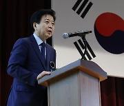 인사말하는 노웅래 최운산장군기념사업회 이사장