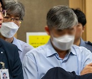 '경찰 인사비리 의혹' 전 치안감 구속