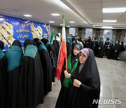 이라크 주재 이란 대사관에서 투표하는 이란 여성들