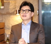 한동훈, 김여사 문자 무시 논란…당권주자들 공방