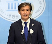 조국 "김건희 문자 '읽씹'…격분한 尹, 한동훈 특검 서명할 수도"