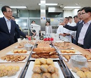 남해군 손잡은 신세계푸드, 남해 마늘 활용한 베이커리 제품 출시