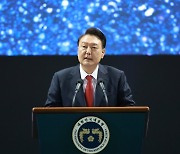 尹 지지율 1%P 올라… 총선 후 3개월째 20% 중반대 [한국갤럽]