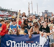 USA HOT DOG EATING CONTEST