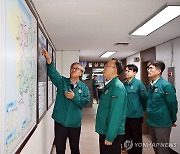 이한경 재난안전관리본부장, 집중호우 대비 금강홍수통제소 현장 점검