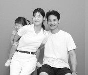 '검사 남편'♥한지혜, 딸과 함께 가족사진 공개 "만 40살 즐거운 생일파티"