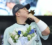 '리빙 레전드' 최형우, 역대 최고령 올스타전 MVP...황성빈, 퍼포먼스상