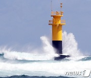 제주 육해상에 강한 바람…풍랑·강풍특보 발효