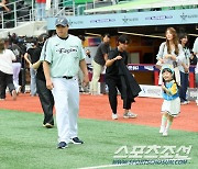 [포토] 류현진 '사랑하는 가족과 함께'