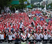 "9급 공무원 초임, 최저임금 수준"…'임금인상 총궐기' 나선 공무원들