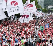 거리로 나선 공무원들…"최저임금 수준 급여에 청년공무원 떠난다"