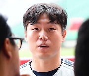 취재진들과 인터뷰를 갖는 김재열 [MK포토]