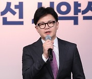 한동훈, '문자 논란'에 "무리하고 팩트 안 맞아"…정면돌파하나