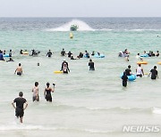 '함덕해수욕장 찾은 피서객들'