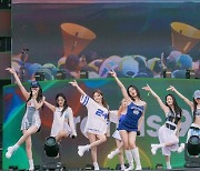 "8월 ‘건강한 맛’으로 컴백" 프로미스나인, '워터밤' 달궜다