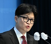 한동훈, 김건희 문자 ‘읽씹’ 논란 “사적대화 부적절”…나경원 “변명 구차”