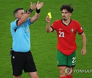 '충격' 축구사 최초 선수가 주심에 옐로카드 매겼다…이강인 절친 '드디어 해냈다' 무슨 사연?