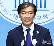 조국 "영부인과 한동훈 권력투쟁…김건희 휴대폰 압수수색해야"